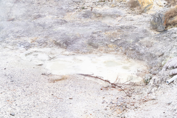 日本长崎县旅游景点“云仙地狱”和“云仙温泉”的照片图片下载