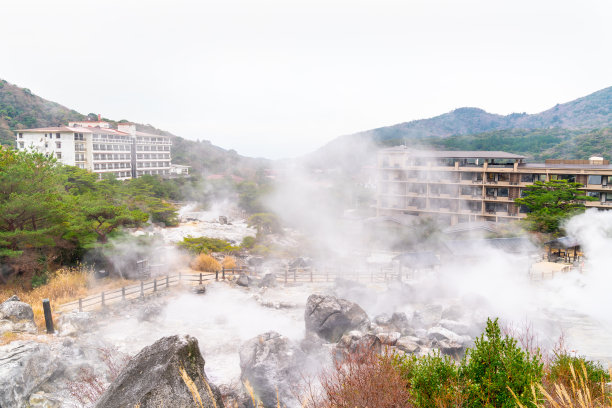 日本长崎县旅游景点“云仙地狱”和“云仙温泉”的照片图片下载
