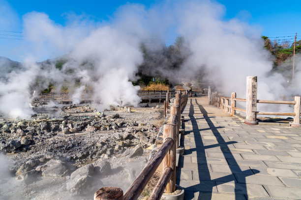 日本长崎县旅游景点“云仙地狱”和“云仙温泉”的照片图片下载