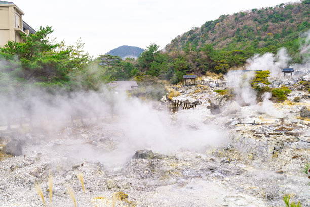 日本长崎县旅游景点“云仙地狱”和“云仙温泉”的照片图片下载