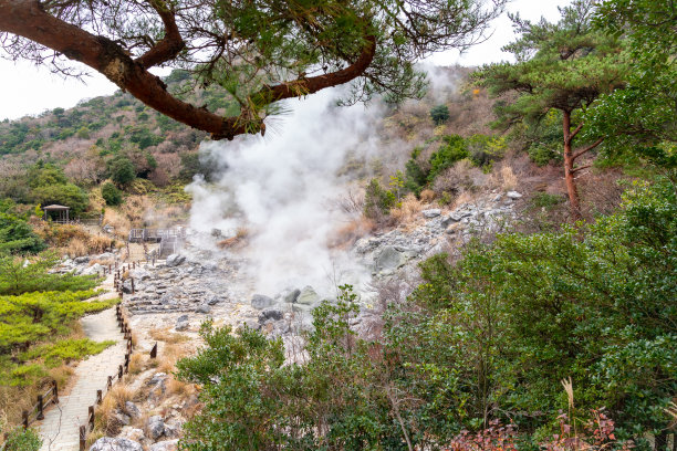 日本长崎县旅游景点“云仙地狱”和“云仙温泉”的照片图片下载