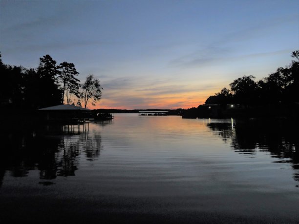 淡紫色的日出图片下载
