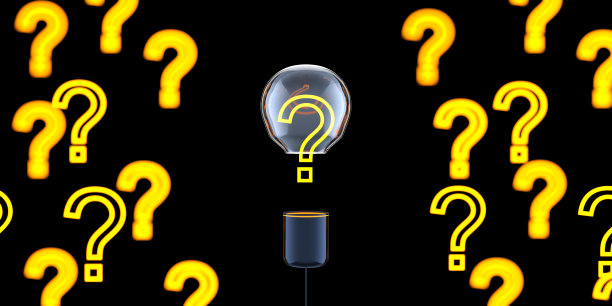 创新和新想法灯泡概念与问号图片下载