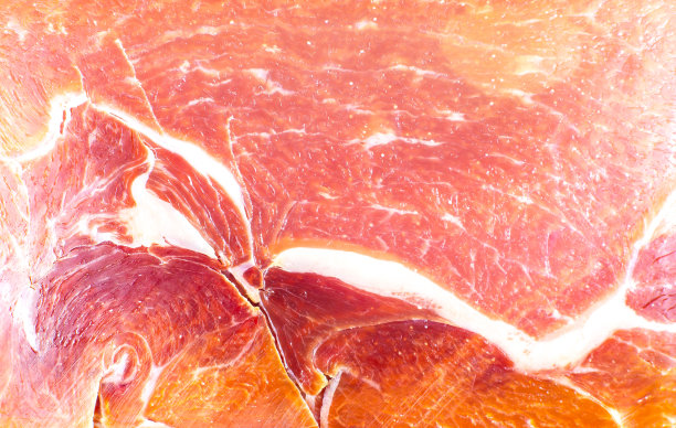 红肉质地特写照片。意大利熏火腿或火腿。生火腿。猪肉的背景。图片下载