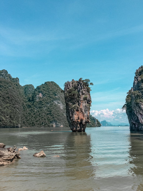 风景泰国，大海和岛屿。冒险和旅行概念海的风景对晴朗的天空。图片下载