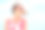 肖像特写的年轻女性潮人千禧在阳光明媚的一天在海滩上穿着红色太阳镜在迈阿密，佛罗里达与海洋模糊模糊的背景图片下载