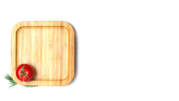 一个红色的西红柿和迷迭香枝竹板食物准备概念横幅格式与地方的文本白色背景图片下载