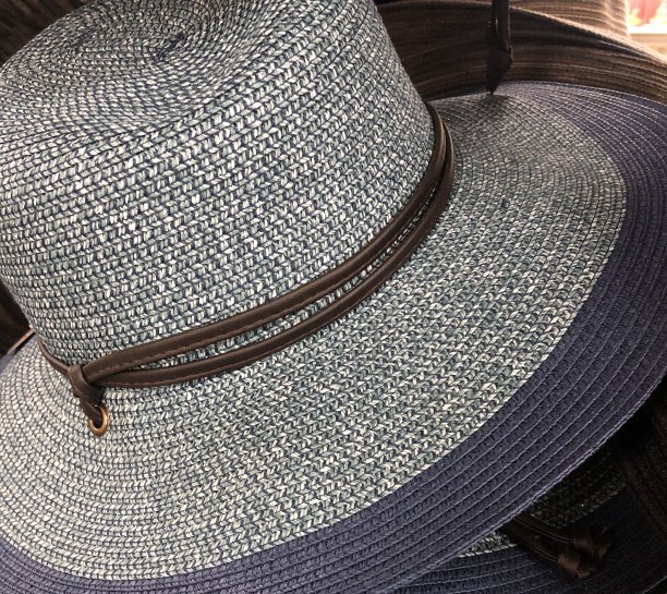 一堆老式女士帽图片下载