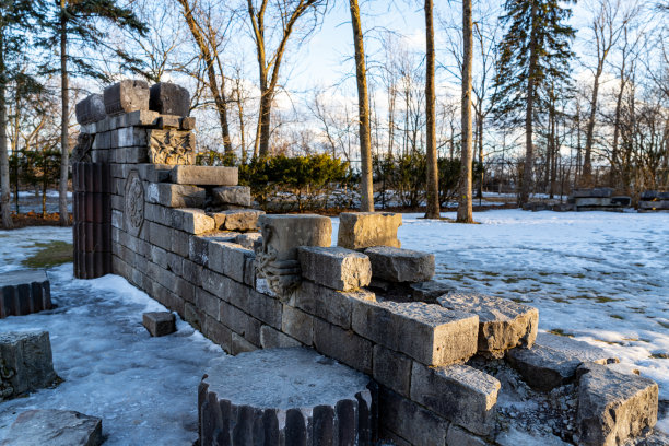 斯卡伯勒公会公园和花园在冬天的黄昏，多伦多，加拿大图片下载