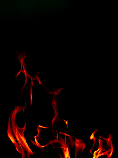 火焰火焰在黑色的背景上燃烧，美丽的抽象火焰熊熊燃烧，红色的火焰表现出高能量图片下载
