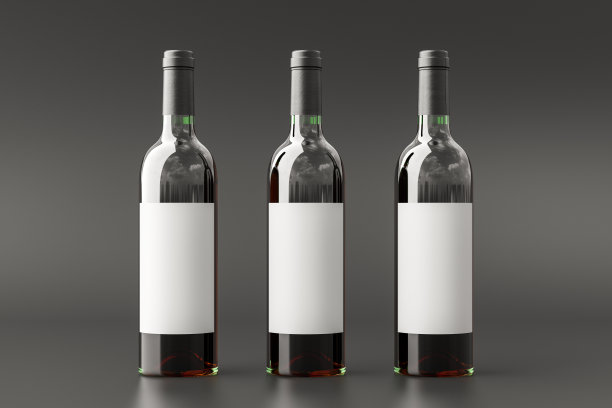 三个红酒瓶750毫升模拟与空白标签在黑色背景。图片下载