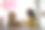 小女孩坐在床上与泰迪熊照片系列库存照片图片下载