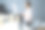 可调节高度的办公桌站在办公室图片下载