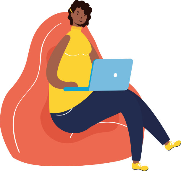 非洲裔妇女坐在沙发上用笔记本电脑工作图片下载