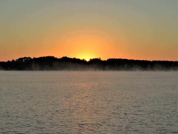 冷烟湖日出图片下载