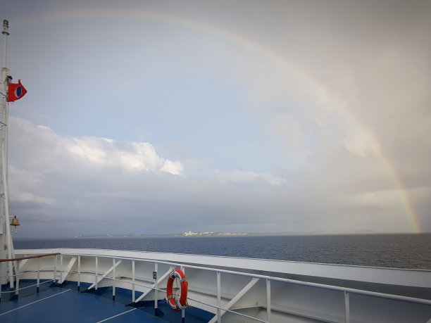 甲板上的彩虹图片下载
