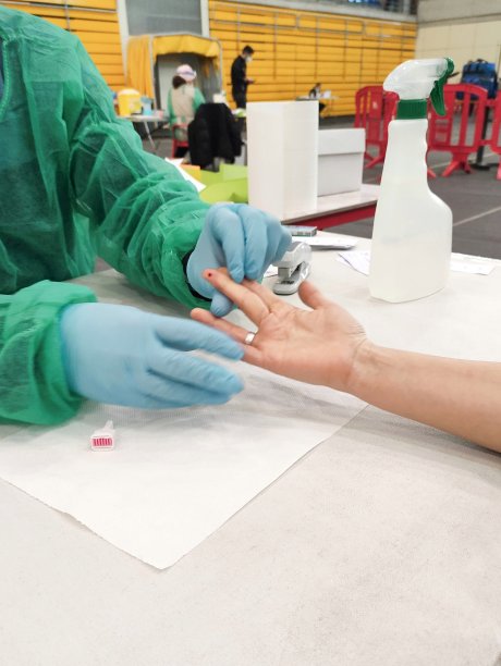 冠状病毒血清学检测。在马德里社区进行的血清学检测图片下载