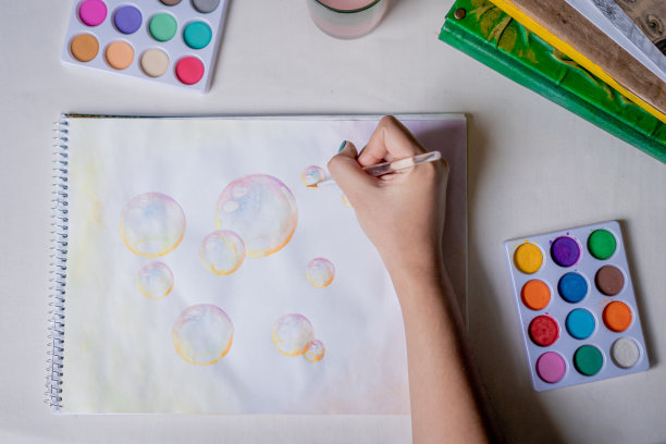 用彩色水彩手绘泡泡图图片下载