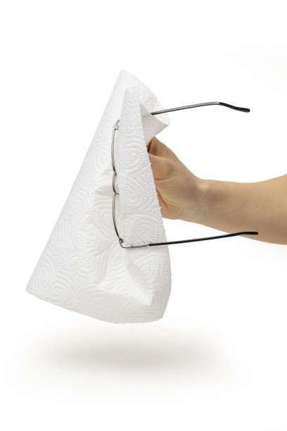 手清洗眼镜图片下载