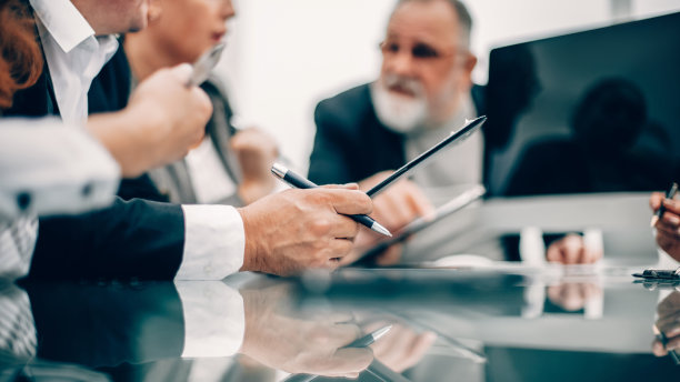 关闭了。商业伙伴讨论合同条款图片下载