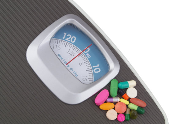 以白色背景上分离出的药物为刻度图片下载