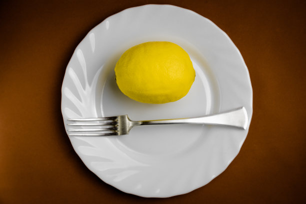 柠檬和叉子充满活力的色彩抽象工作室拍摄图片下载