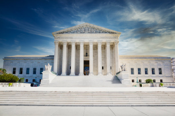 华盛顿最高法院，乌云密布。图片下载