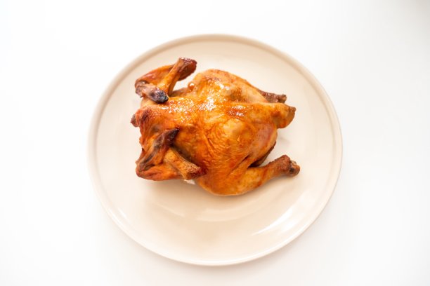 烤鸡在盘子里素材图片