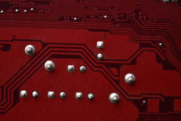 红色电脑主板与芯片的特写元素图片下载