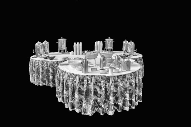 三张黑色背景的圆桌是早餐图片下载