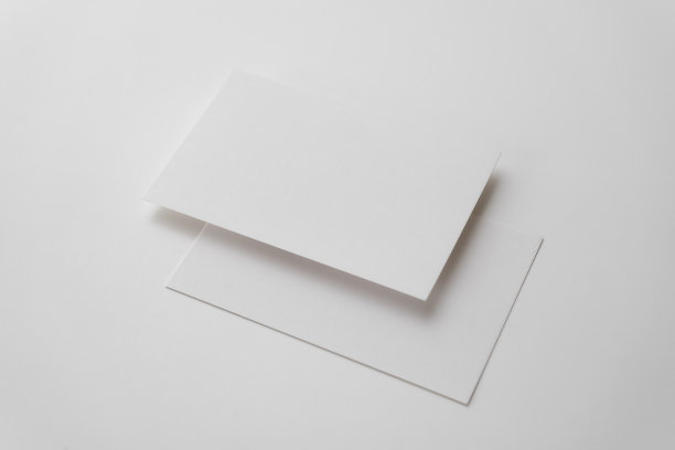空白名片的模板模型上的白色背景。图片下载