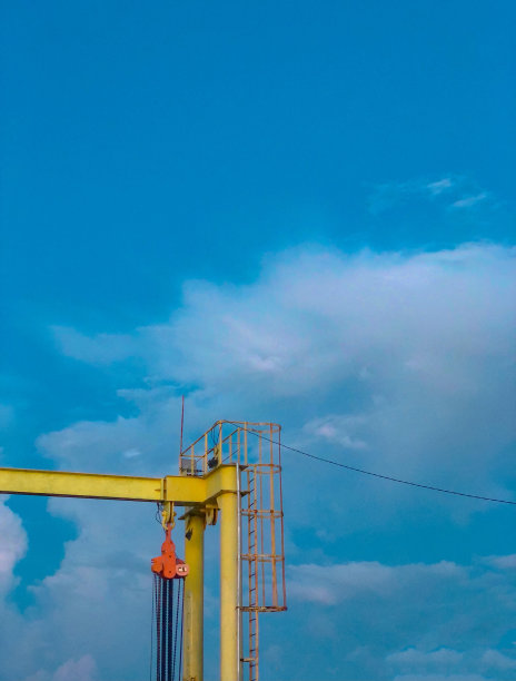 码头上的蓝天图片下载