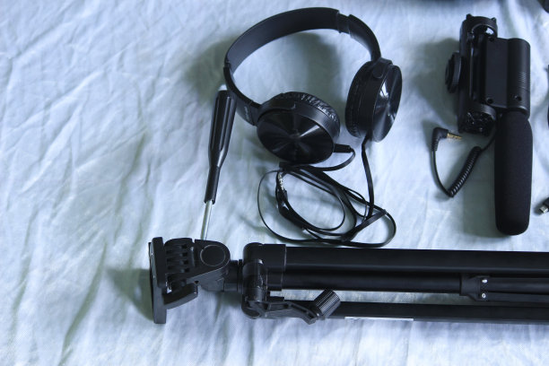 照片，视频和录音设备包括麦克风，耳机，三脚架。图片下载