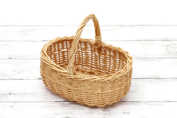 空的藤篮图片下载