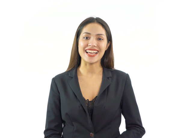 在冠状病毒大流行的检疫隔离中，一位泰国人在网络视频会议中与她的同事交谈。图片下载