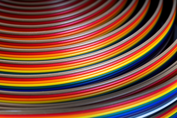 电缆和电线彩虹色模糊特写，微距拍摄，纹理或背景。电线颜色backfground图片下载