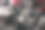 云杉树枝上的红色圣诞装饰图片下载