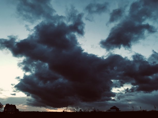 冬天日落。图片下载