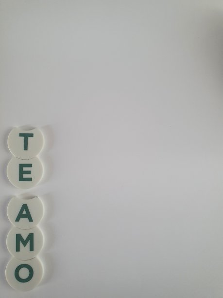 模板上写着“我爱你”图片下载