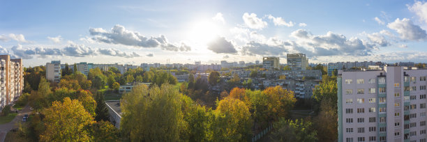 从上面俯瞰明斯克的庭院。图片下载