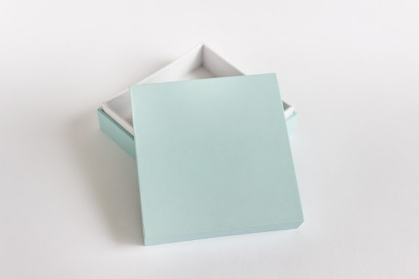 打开包装盒模型与空白空白的表面图片下载