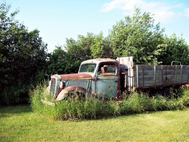 40年代老式粮食卡车图片下载