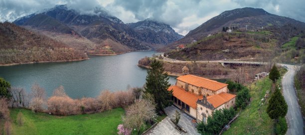 圣塔学院教堂María la Real de Tanes图片下载