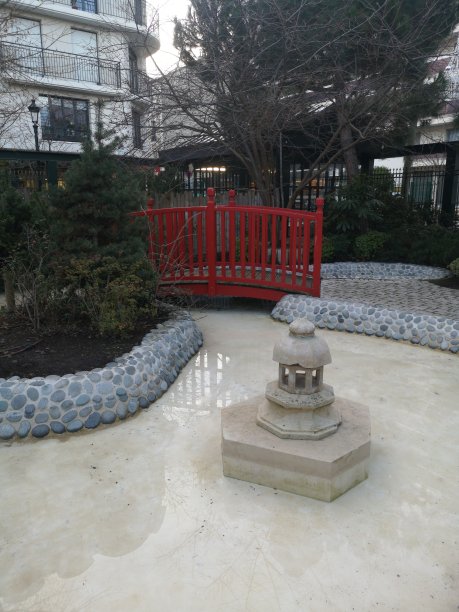 花园里的喷泉图片下载