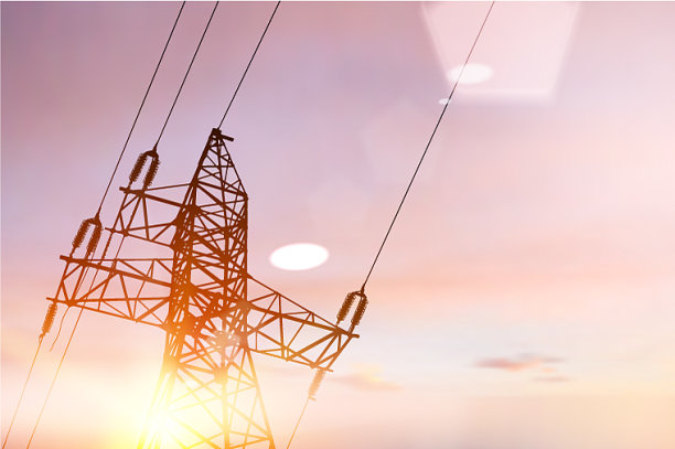 日落天空上的高压塔图片下载