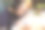 一个欧洲男孩在家里的桌子上做作业。一个戴着耳机的学生正坐在笔记本电脑前。与隔离有关的家庭作业和远程学习。图片下载
