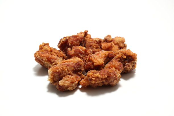 白色背景下的白色油炸鸡图片下载