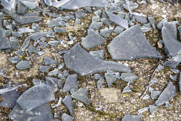 玻璃碎成碎片图片下载