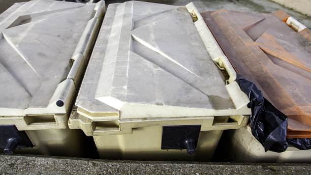 塑料垃圾桶图片下载