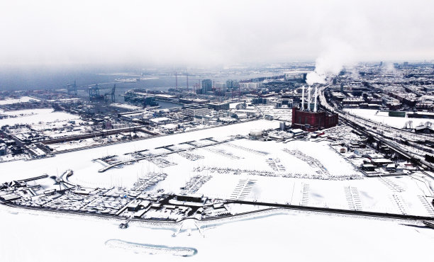 冰冻的哥本哈根Svanemølle港口。图片下载